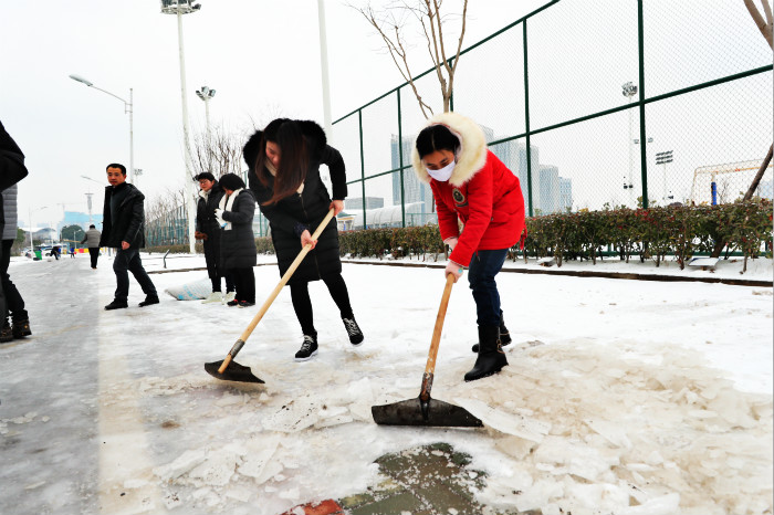 一場雪，體育中心美得不要不要的</br>但最美的風景還是他們(圖9)