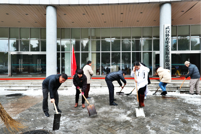 一場雪，體育中心美得不要不要的</br>但最美的風景還是他們(圖10)