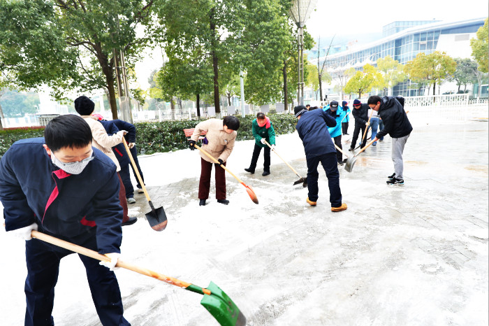 一場雪，體育中心美得不要不要的</br>但最美的風景還是他們(圖15)