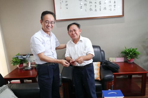 武漢體育中心開展退休老黨員“不忘初心、牢記使命”專題調(diào)研和慰問(wèn)工作